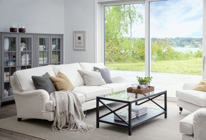Produktbild, vit soffa med rundade armstöd.